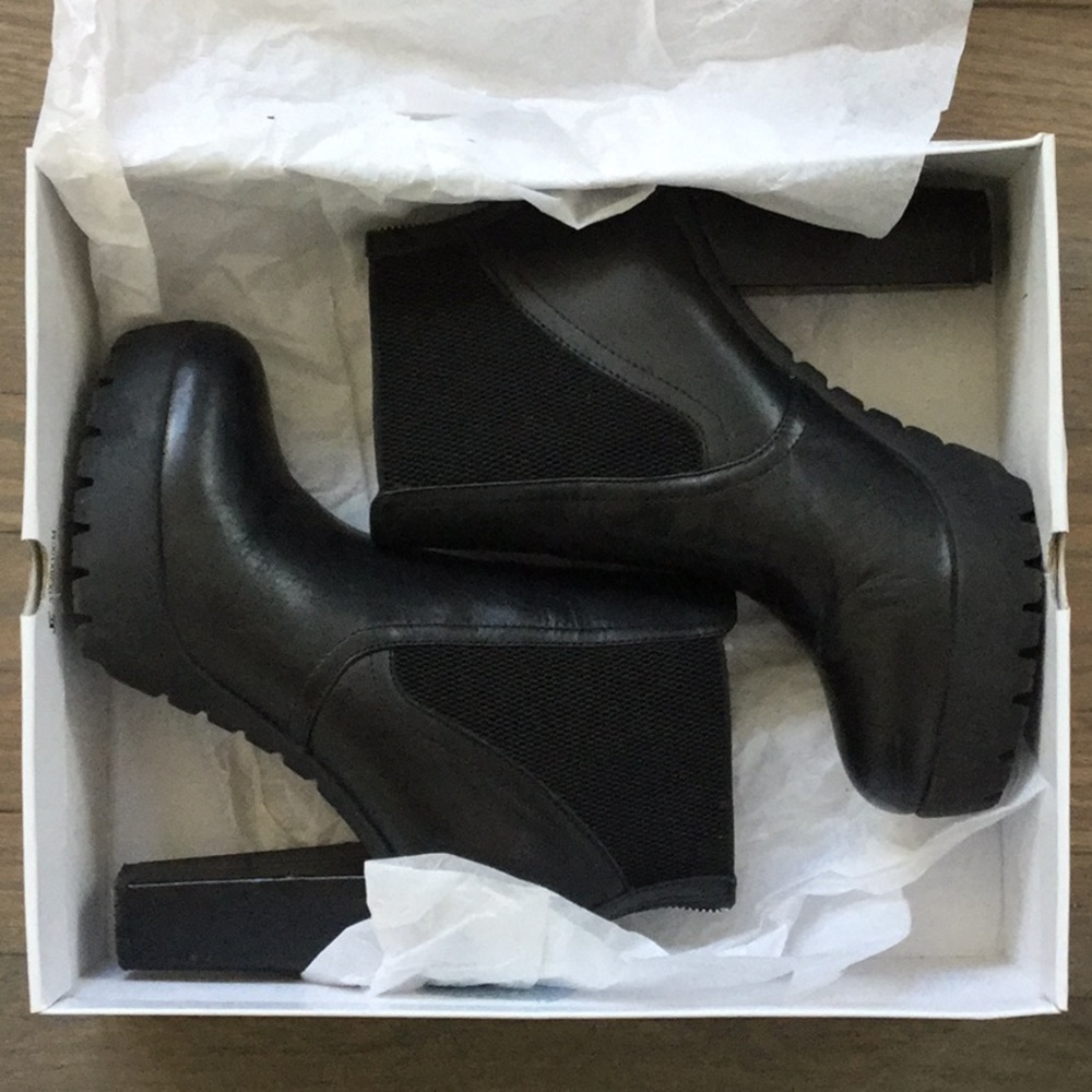 Steve Madden Amandaa Boot